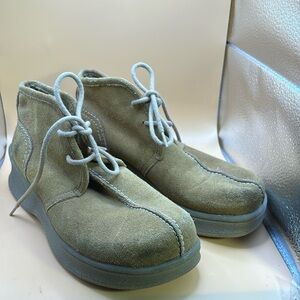 Lower Eastside Vintage Chunky Suede ankle boots size 6.5 in great condition